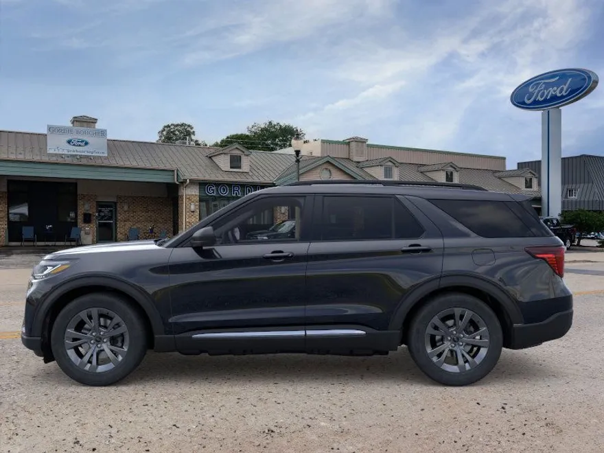 2025 Ford Explorer photo 1
