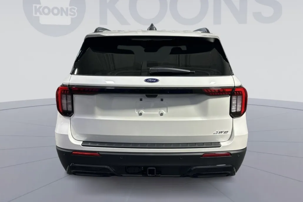 2025 Ford Explorer ST-Line photo 1