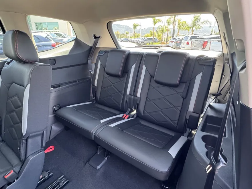 2025 Volkswagen Atlas Peak Edition SE photo 1