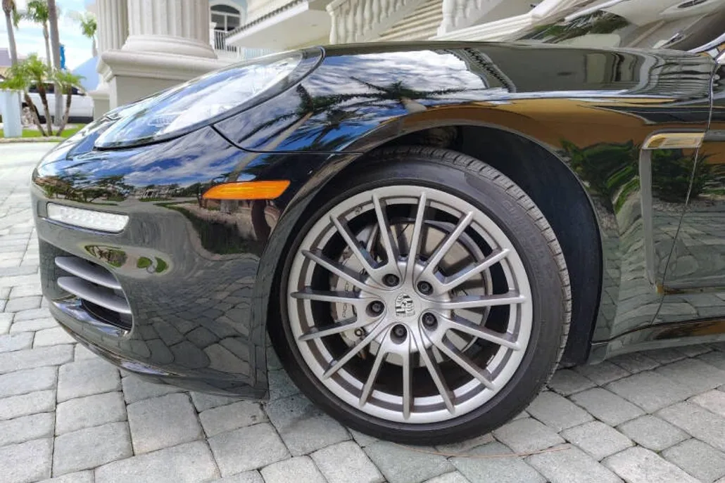 2014 Porsche Panamera 4S Executive photo 1