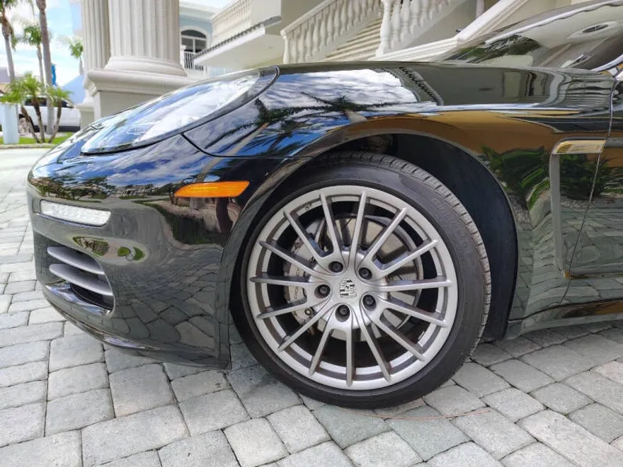 2014 Porsche Panamera 4S Executive photo 1