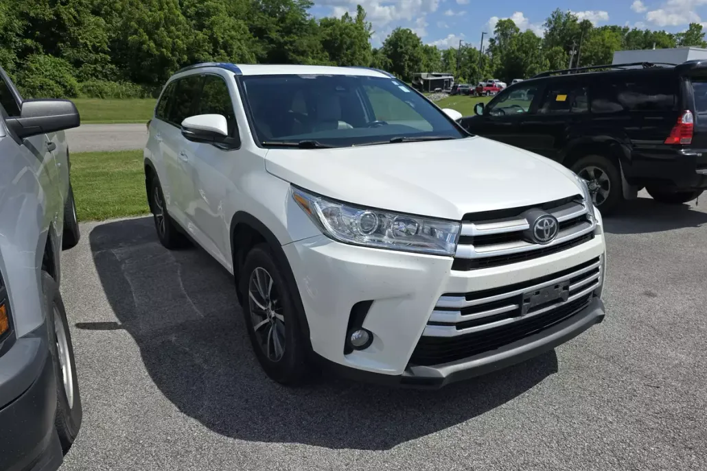 2019 Toyota Highlander XLE photo 1