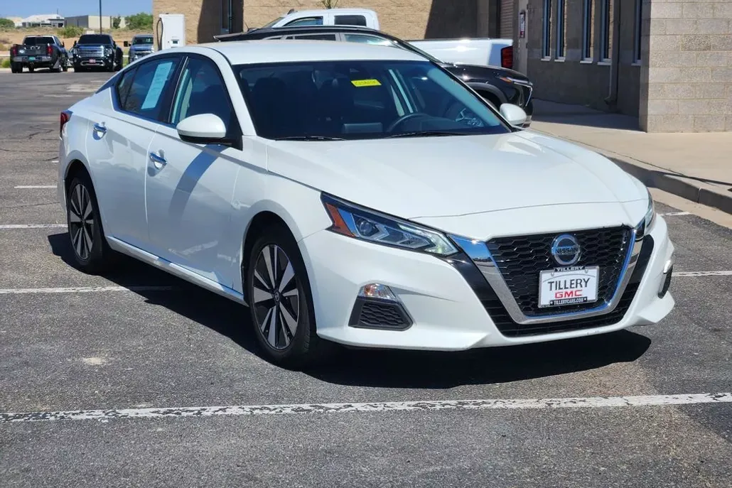 2021 Nissan Altima 2.5 SV photo 1