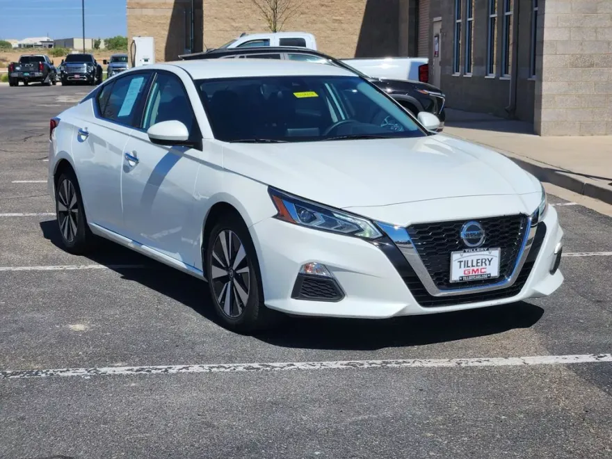 2021 Nissan Altima 2.5 SV photo 1