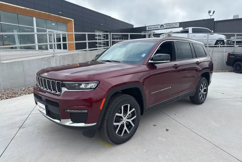 2025 Jeep Grand Cherokee Limited photo 1