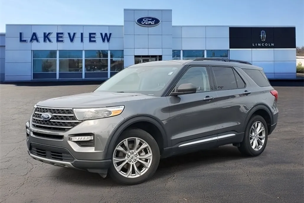 2023 Ford Explorer XLT photo 1