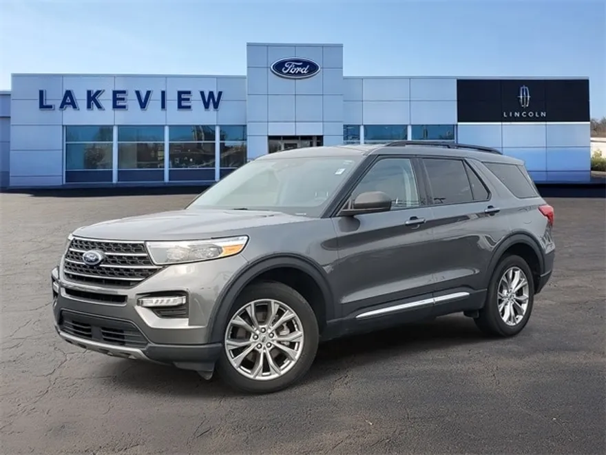 2023 Ford Explorer XLT photo 1