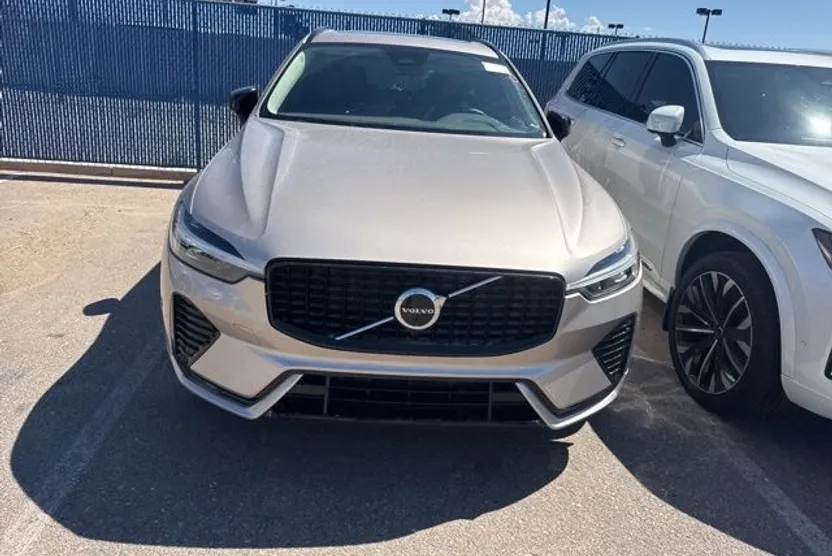 2025 Volvo XC60 B5 Plus photo 1