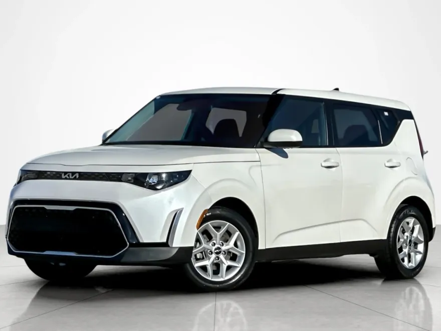 2023 Kia Soul LX photo 1