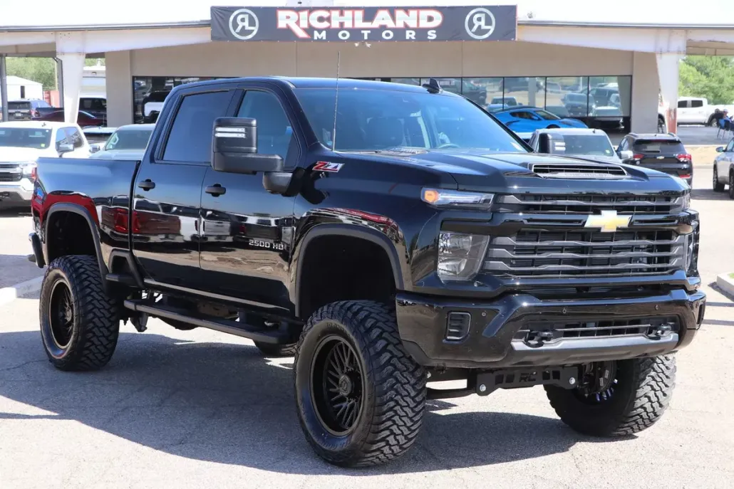 2025 Chevrolet Silverado 2500HD Custom photo 1