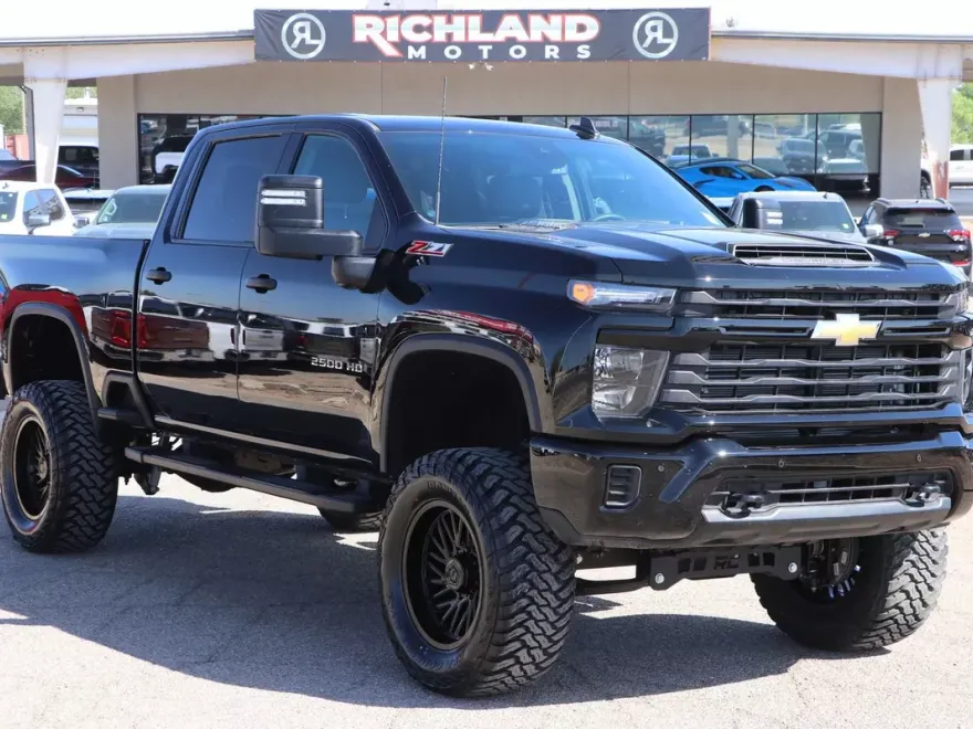 2025 Chevrolet Silverado 2500HD Custom photo 1
