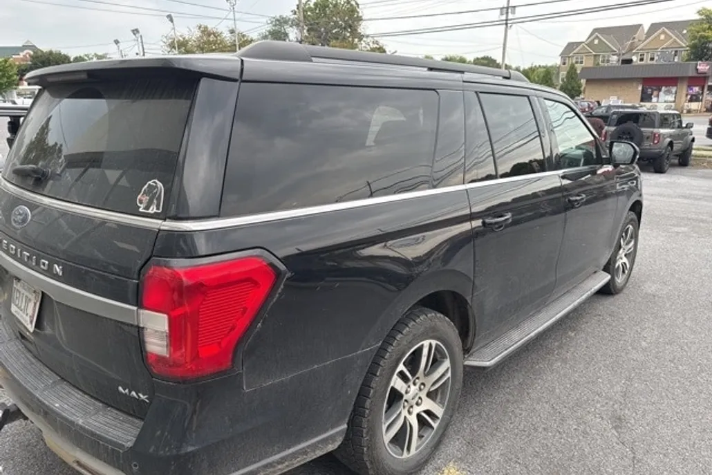 2022 Ford Expedition MAX XLT photo 1
