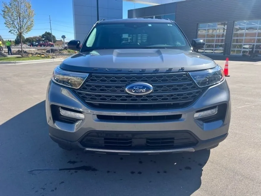 2023 Ford Explorer XLT photo 1