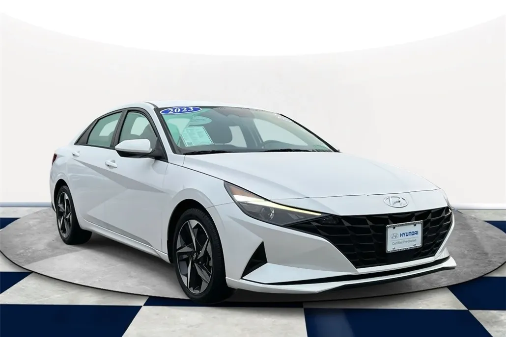 2023 Hyundai Elantra SEL Convenience photo 1