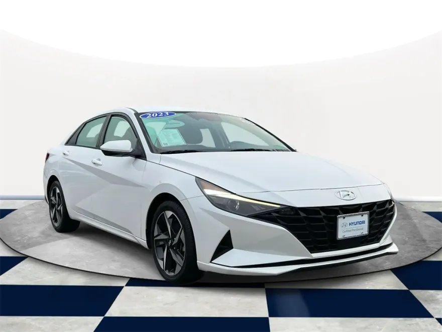 2023 Hyundai Elantra SEL Convenience photo 1