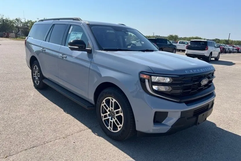 2025 Ford Expedition MAX photo 1