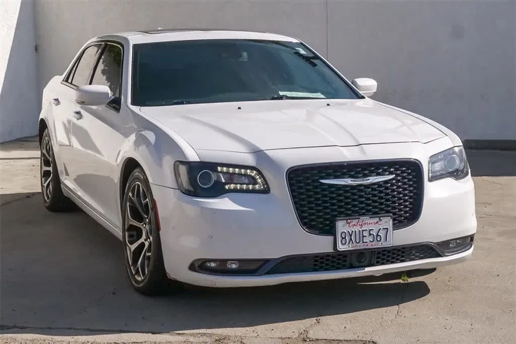 2018 Chrysler 300 photo 1