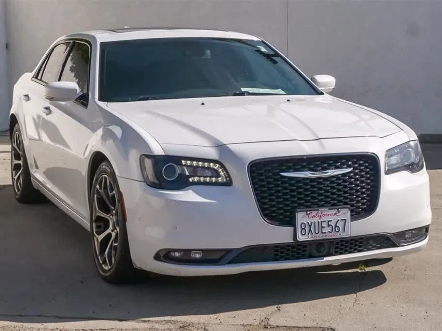 2018 Chrysler 300 photo 1