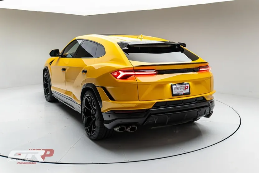 2023 Lamborghini Urus Performante photo 1