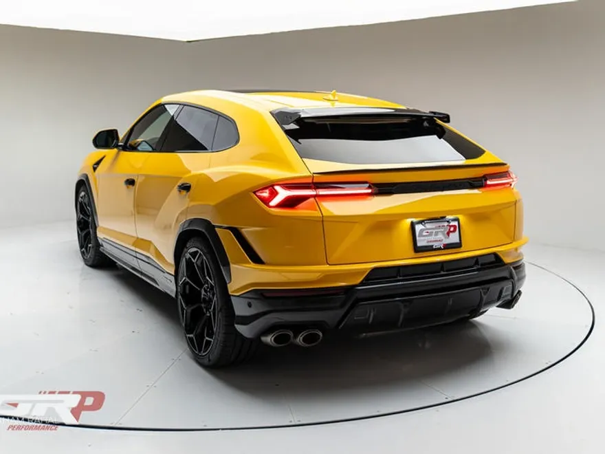 2023 Lamborghini Urus Performante photo 1