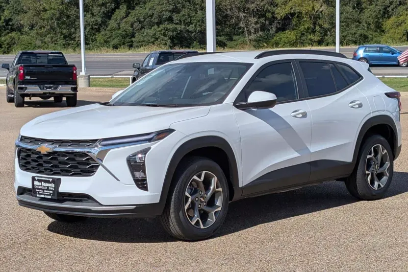 2025 Chevrolet Trax LT photo 1