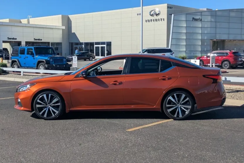 2021 Nissan Altima 2.5 SR photo 1