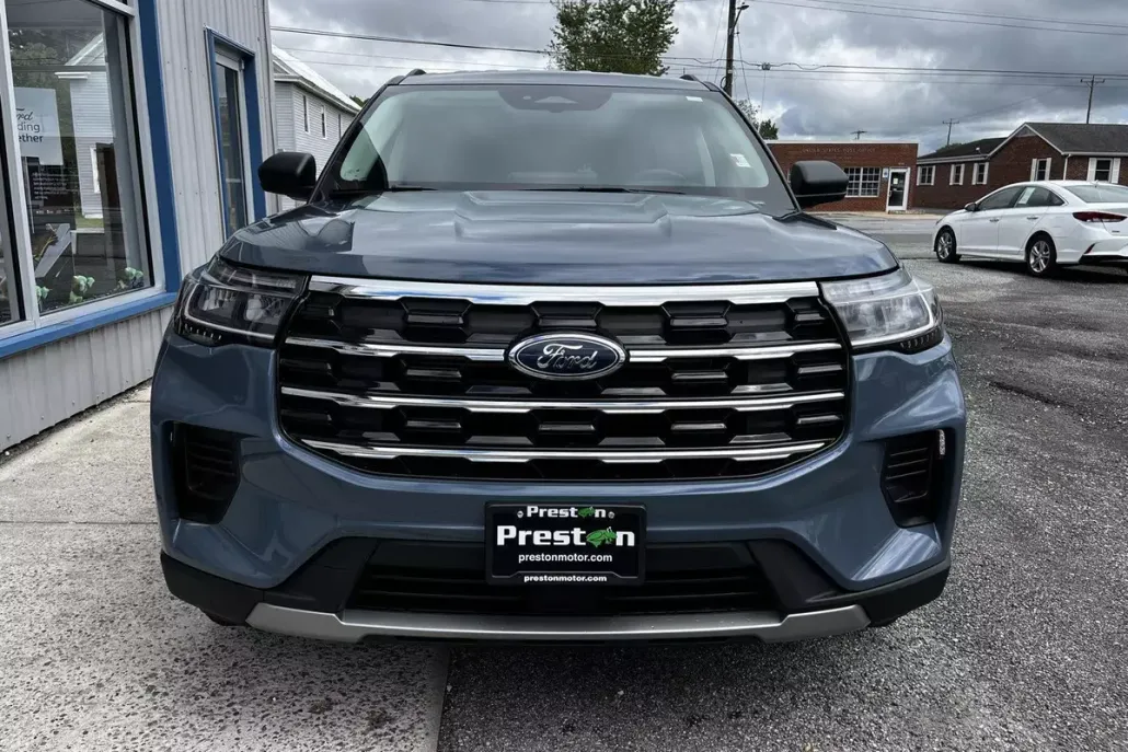 2025 Ford Explorer photo 1