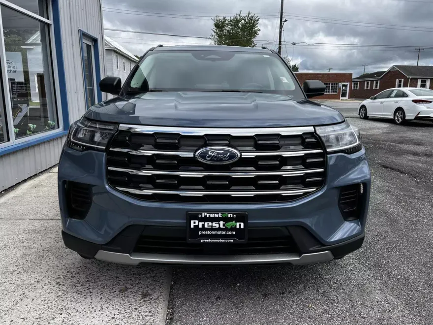 2025 Ford Explorer photo 1
