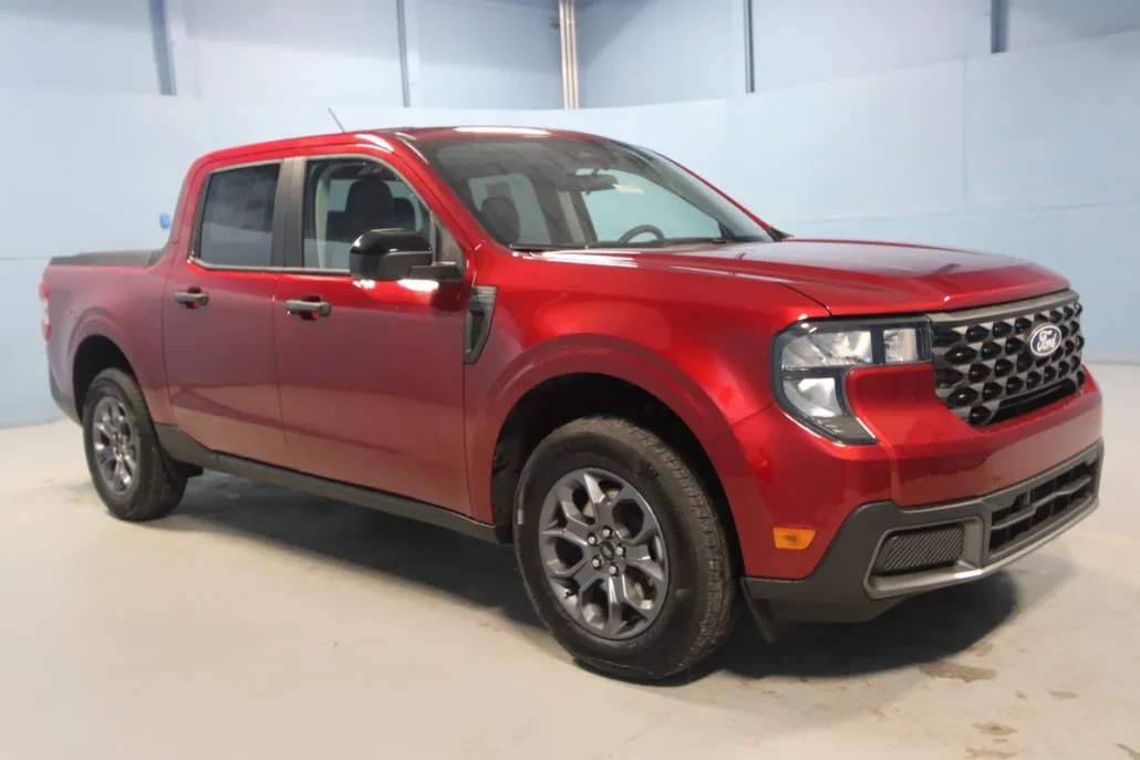 2025 Ford Maverick XLT photo 1
