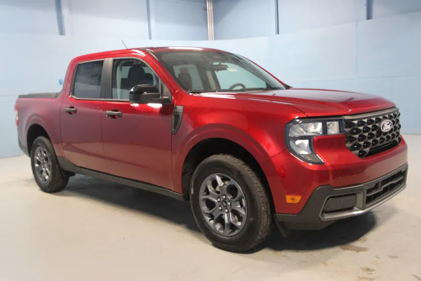 2025 Ford Maverick XLT photo 1