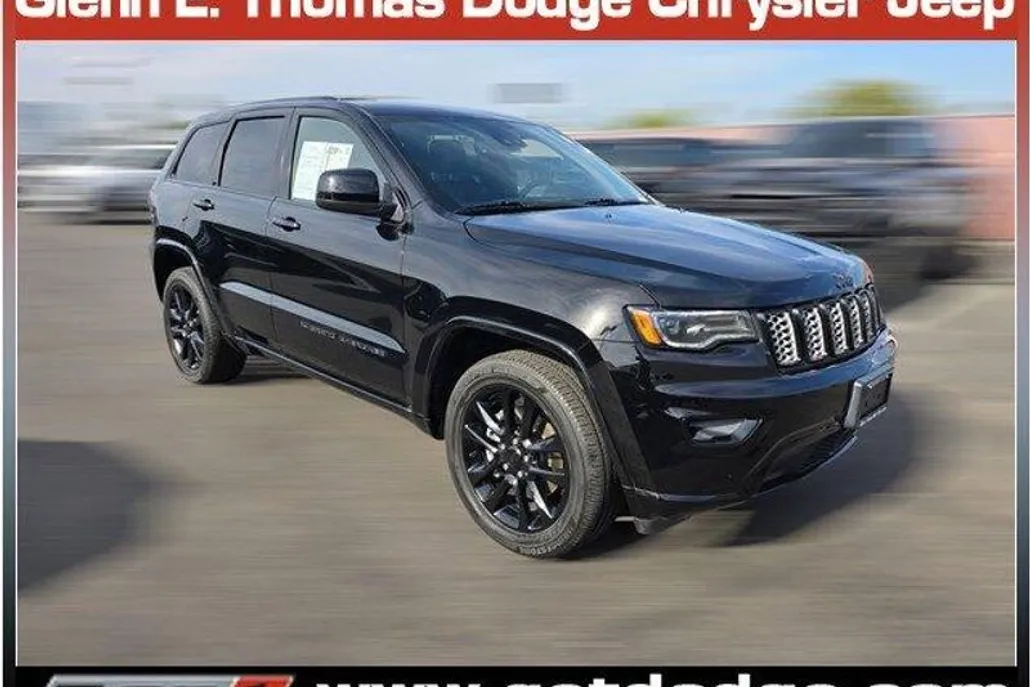 2022 Jeep Grand Cherokee Laredo X photo 1