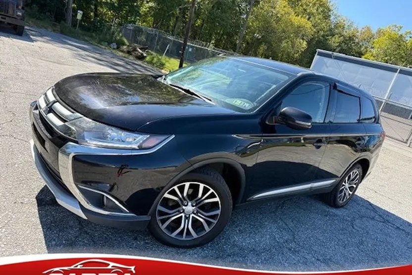 2017 Mitsubishi Outlander SE S-AWC photo 1