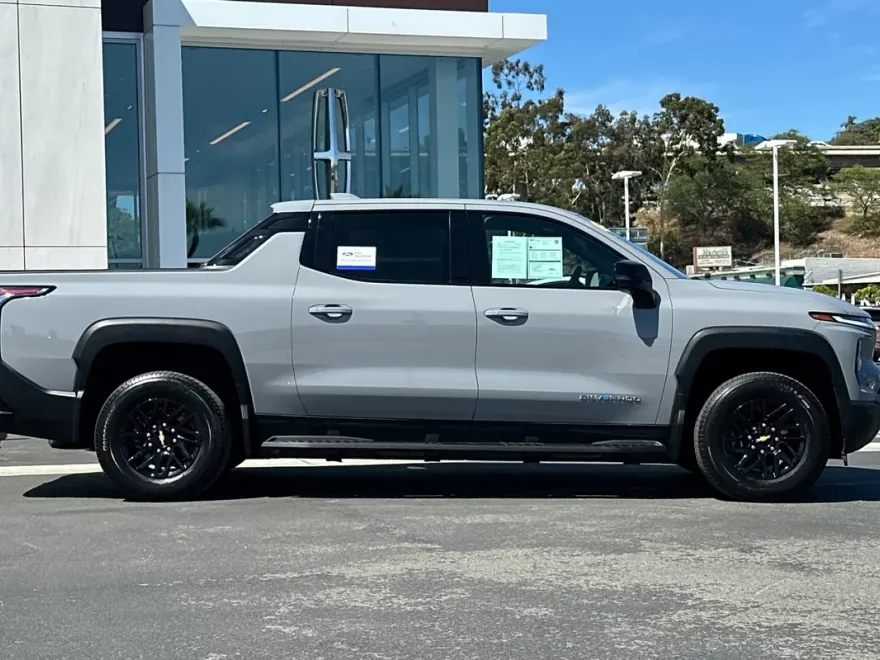 2025 Chevrolet Silverado EV LT photo 2