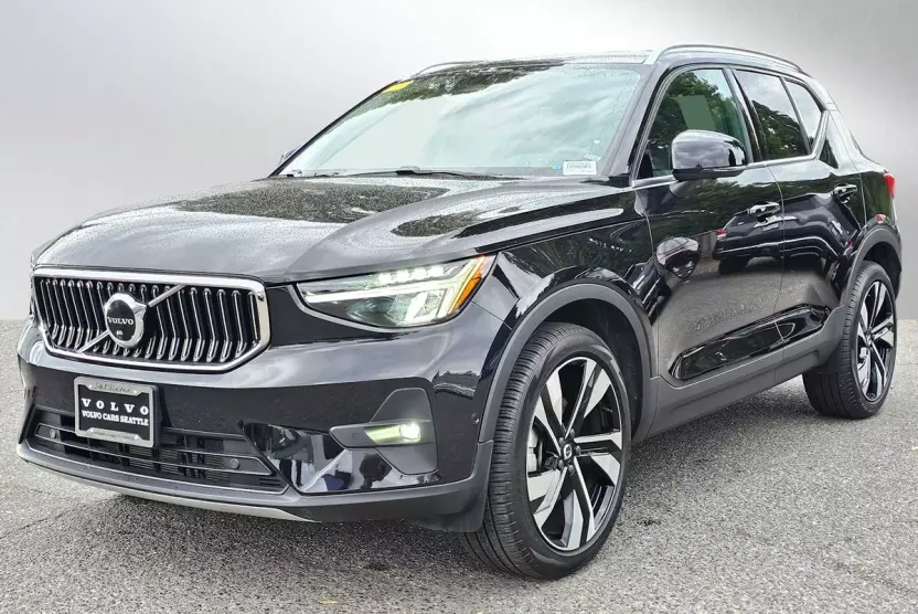 2023 Volvo XC40 AWD Plus photo 1