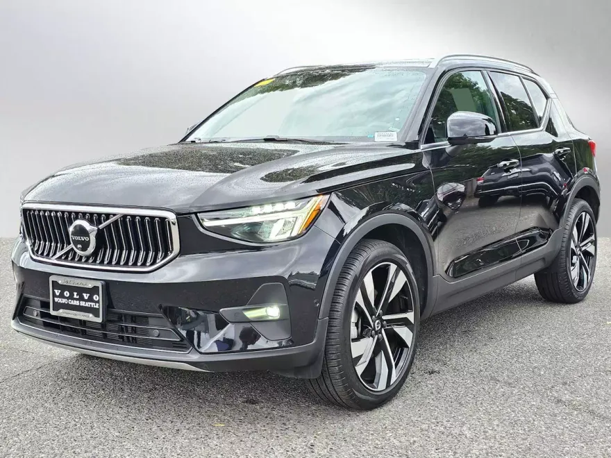 2023 Volvo XC40 AWD Plus photo 1