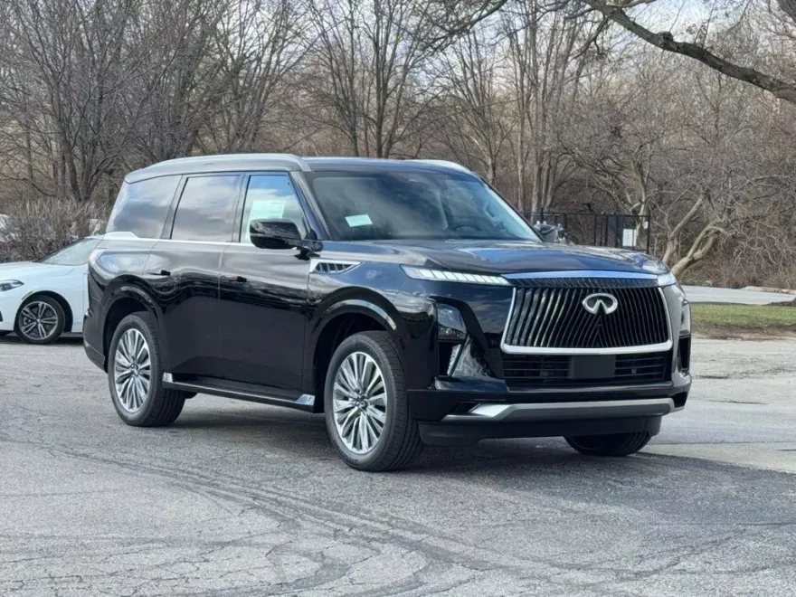 2025 Infiniti QX80 Luxe photo 1