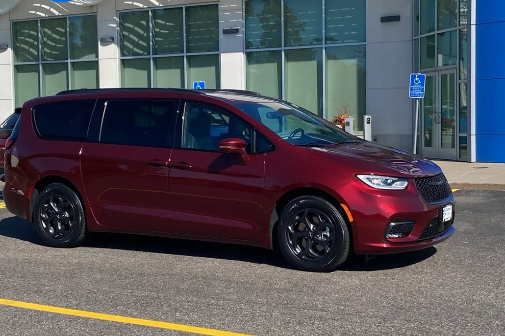 2021 Chrysler Pacifica Hybrid Touring L photo 1
