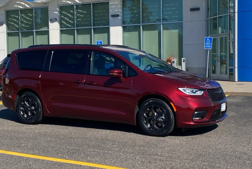 2021 Chrysler Pacifica Hybrid Touring L photo 1