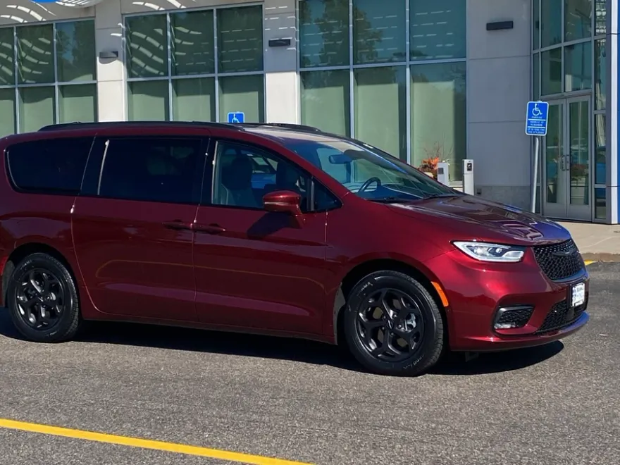 2021 Chrysler Pacifica Hybrid Touring L photo 1