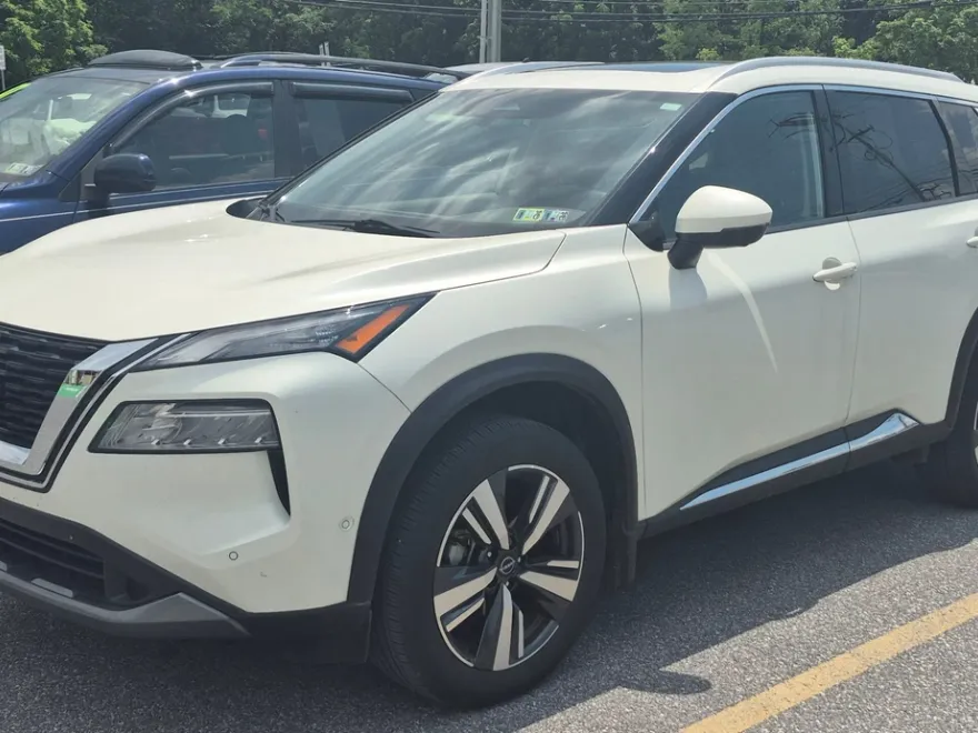 2023 Nissan Rogue SL photo 1