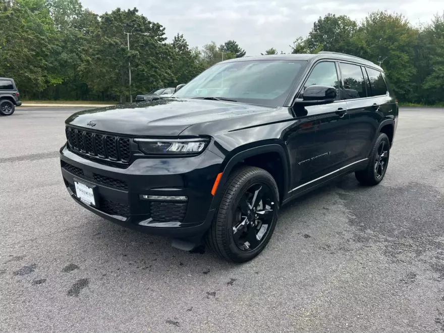 2025 Jeep Grand Cherokee Limited photo 1