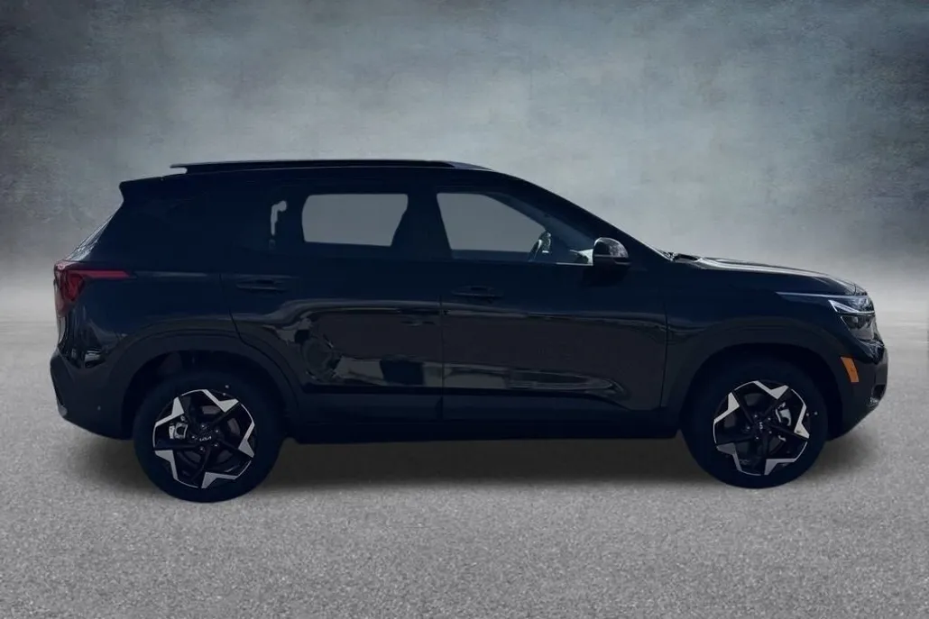 2026 Kia Seltos S photo 1