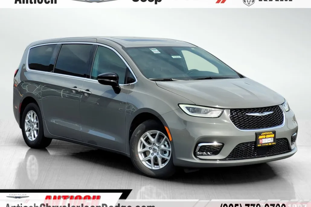 2025 Chrysler Pacifica photo 1