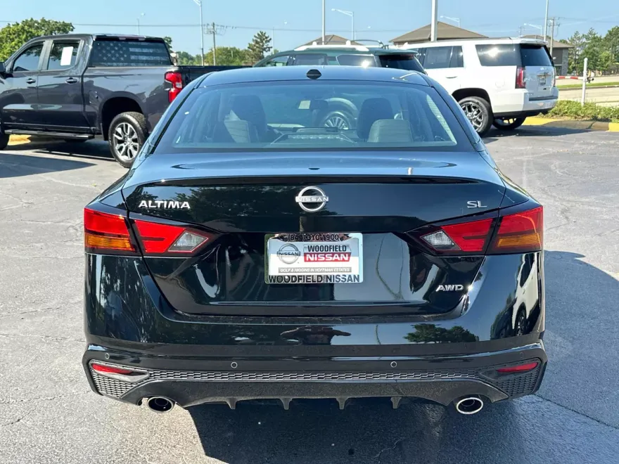 2025 Nissan Altima SL photo 1