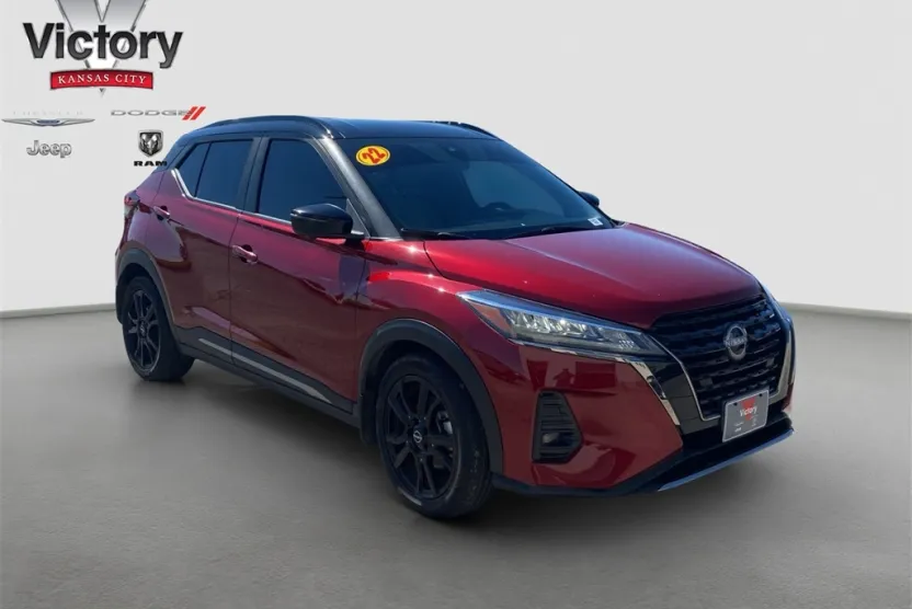2022 Nissan Kicks SR photo 1