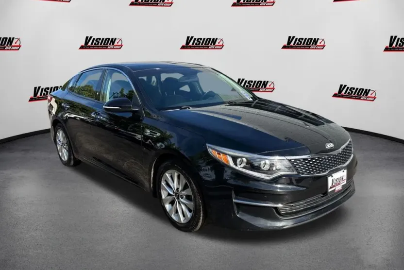 2016 Kia Optima EX photo 1