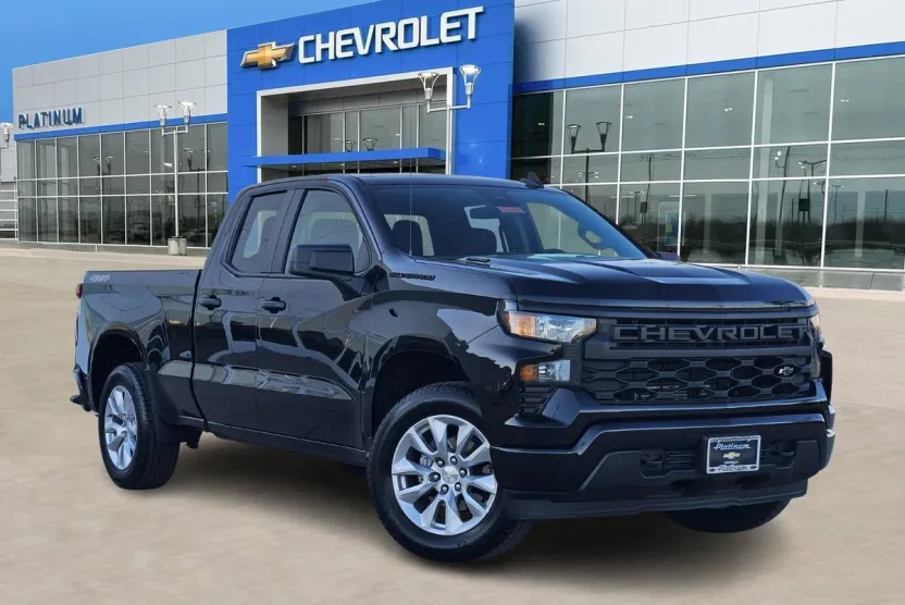 2025 Chevrolet Silverado 1500 Custom photo 1