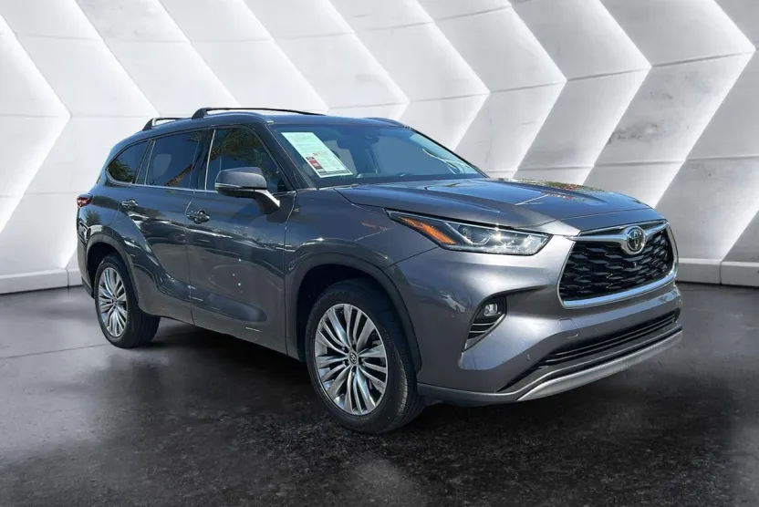 2023 Toyota Highlander Platinum photo 1