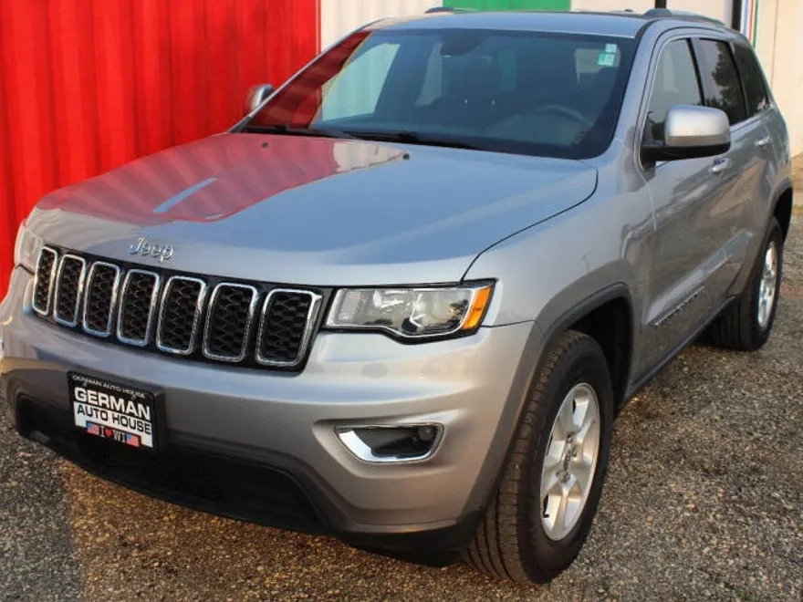 2017 Jeep Grand Cherokee Laredo photo 1