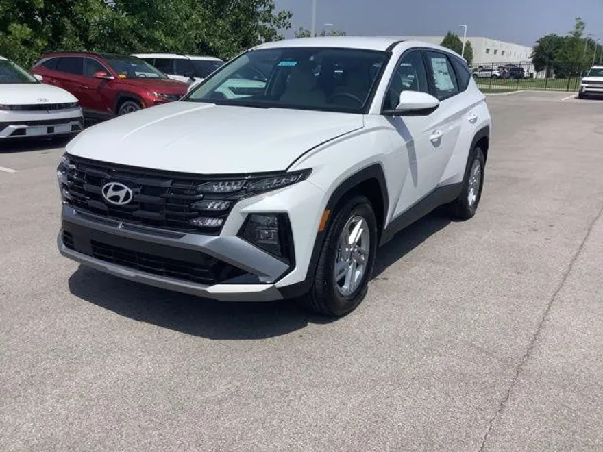 2025 Hyundai Tucson SE photo 1